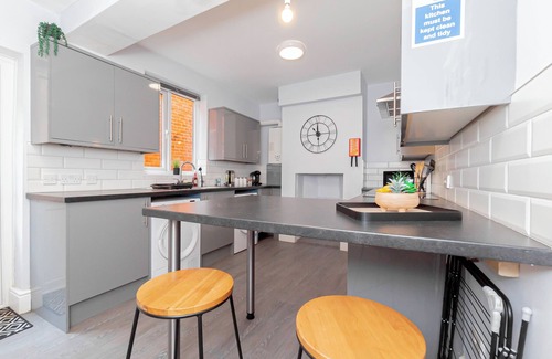 Southampton City Centre House | Welcome to your home-away-from-home in Southampton!