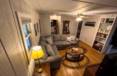 Saint Helens House | Welcome to your home away from home!