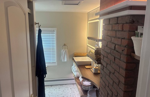 Federal Hill Apartment | Welcome to your home away from home in Providence. Charming & modern 2 bedroom.