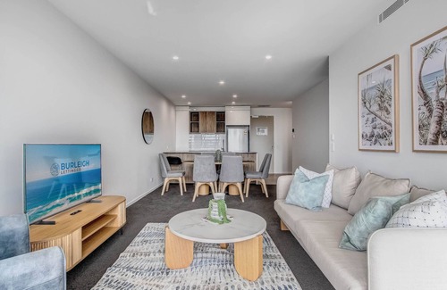 Burleigh Heads Apartment | Welcome to your luxurious seaside escape at The Sandbar in Burleigh Heads!