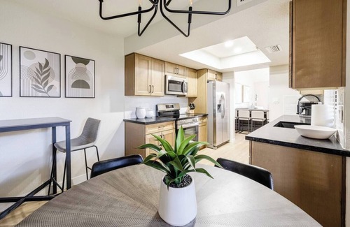 Scottsdale Vista North Townhomes House | Welcome to your modern North Scottsdale escape—3BR, 2BA with 2 king beds and 1 queen. Enjoy a cozy fire pit, fenced yard, BBQ, and community pool, all minutes from TPC Scottsdale, spring training, hiking, dining, and Old Town nightlife.