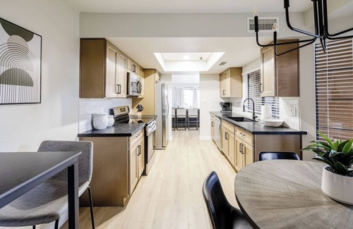 Scottsdale Vista North Townhomes House | Welcome to your modern North Scottsdale escape—3BR, 2BA with 2 king beds and 1 queen. Enjoy a cozy fire pit, fenced yard, BBQ, and community pool, all minutes from TPC Scottsdale, spring training, hiking, dining, and Old Town nightlife.