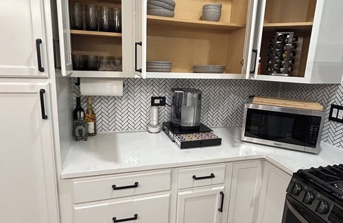 Des Plaines House | Welcome to your perfect getaway in our beautifully renovated home!