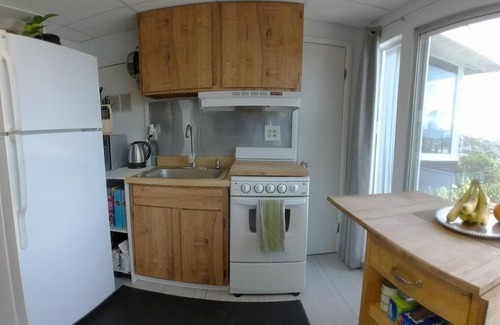 Strawberry Apartment | Welcome to your San Francisco Bay oasis!