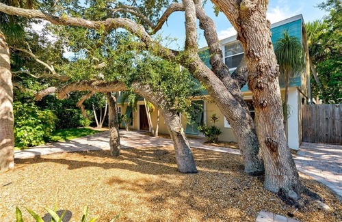 Silver Shores House | Welcome to your tropical oasis steps from the beach!