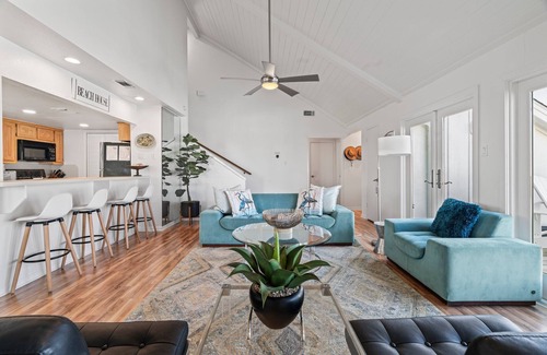 Pirates Beach House | Welcome to your ultimate seaside escape!
