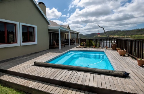 Knysna House | Welcome you to Hubert's Haus. Self-Isolate your family in peace and nature.