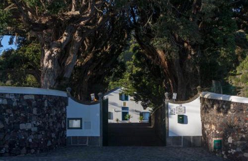 Caloura House | WelcomeBuddy - Casa do Monte - Garden & Sea sight