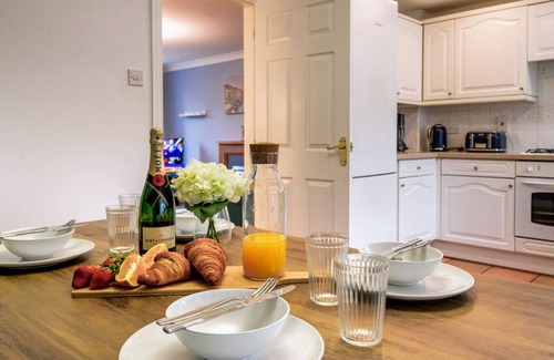Milton Malsor House | Welcoming House Sleeps 6 Free Parking Sky TV Fast Wifi