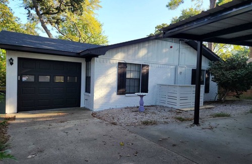 Gun Barrel City House | Welcoming 2-bedroom - Serenity Point Lake House in Gun Barrel City