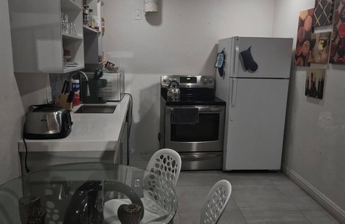 Las Vegas Apartment | Welcoming 2-bedroom apartment with AC in vibrant Las Vegas