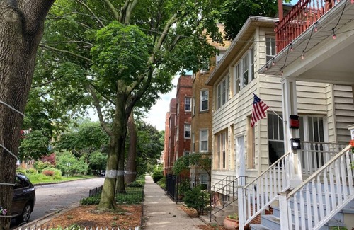 Edgewater Apartment | Welcoming 2-bedroom apartment with AC in vibrant Chicago Andersonville