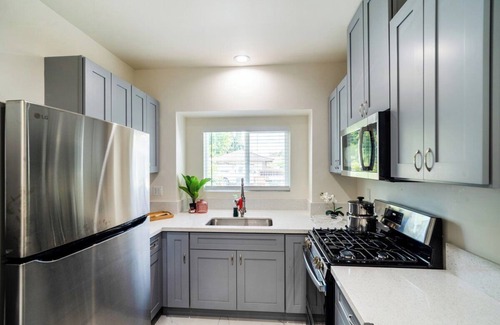 Southwest Anaheim House | Welcoming 2-bedroom Brand New Unit B with AC in Anaheim, 5 Mins to Disneyland