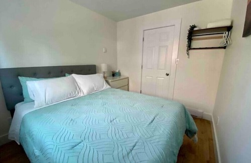 Regional District of Nanaimo Apartment | Welcoming 2 bedroom suite, 5 min from the beach (Family and pet friendly!)