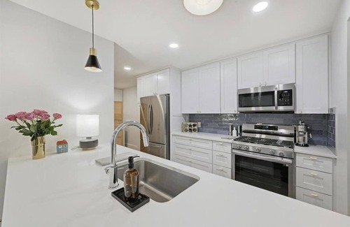 Camelot Condo | Welcoming 2-bedroom condo with AC in vibrant Austin