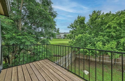 Camelot Condo | Welcoming 2-bedroom condo with AC in vibrant Austin