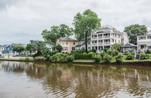 Ocean Grove House | Welcoming 2 BR Haven~ the Porch overlooking Asbury Park