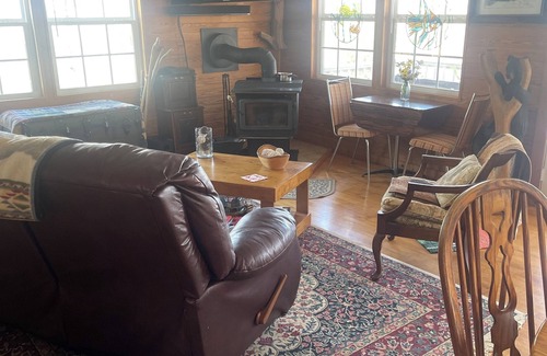 Coosa Cabin | Welcoming 3-bedroom cabin with AC in Gaylesville