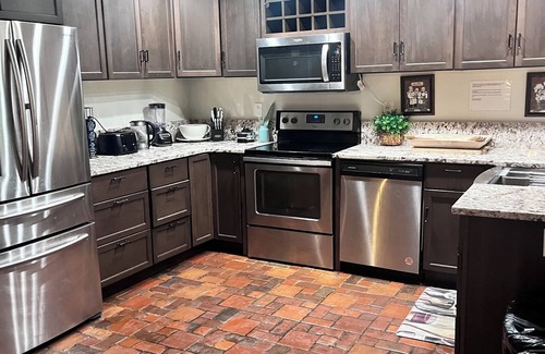 Eustis House | Welcoming 4-bedroom country house with AC in charming Eustis