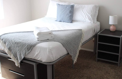 Ames Apartment | Welcoming 4BR near ISU with Pool