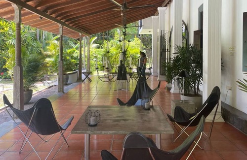 Unawatuna Villa | Welcoming 5-bedroom villa with pool and staff near Galle