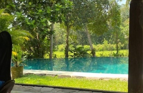 Unawatuna Villa | Welcoming 5-bedroom villa with pool and staff near Galle