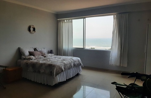 North Beach Apartment | Welcoming apartment in Durban with stunning ocean views