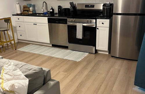 Gatesville Apartment | Welcoming apartment with AC in charming Gatesville King Bed with Twin Roll Away