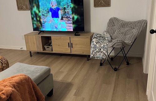 Gatesville Apartment | Welcoming apartment with AC in charming Gatesville King Bed with Twin Roll Away