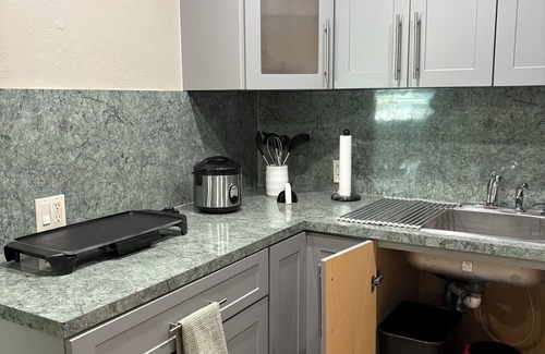 Greenacres Apartment | Welcoming apartment in Greenacres, we like to call the Green stay !