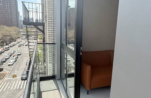 Two Bridges House | Welcoming building - LES