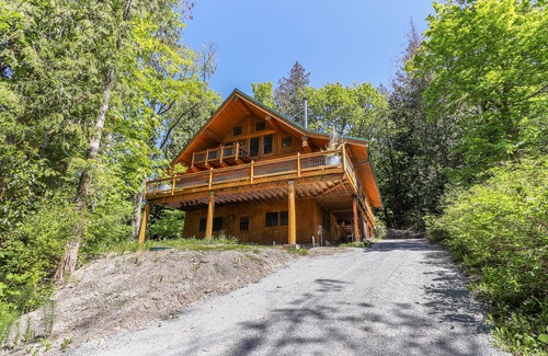 Camano Island Cabin | Welcoming cabin with WiFi, cable, full kitchen, decks & BBQ