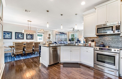 Holmes Beach Villa | Welcoming condo close to the beach with private heated pool & WiFi