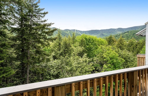 Warren Condo | Welcoming Condo with Shared Pools, Hot Tub - Easy Access to Golf & Slopes