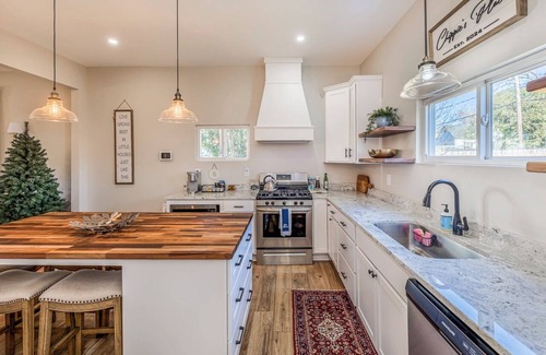 Dunean House | Welcoming cottage in charming Greenville, just minutes from Downtown.