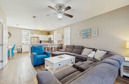 Port St. Joe Cottage | Welcoming Cottage with Hot Tub - 1 Mile to Windmark Beach