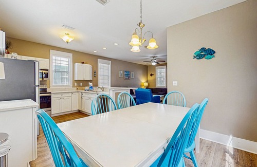 Port St. Joe Cottage | Welcoming Cottage with Hot Tub - 1 Mile to Windmark Beach
