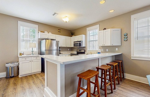 Port St. Joe Cottage | Welcoming Cottage with Hot Tub - 1 Mile to Windmark Beach