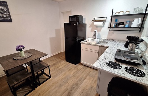 Irving Apartment | Welcoming Cozy &Private Studio Apt @Irving-NorthDFW Free W&D Stays 30+ days only