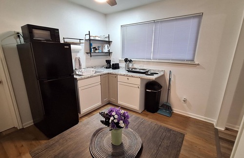 Irving Apartment | Welcoming Cozy &Private Studio Apt @Irving-NorthDFW Free W&D Stays 30+ days only