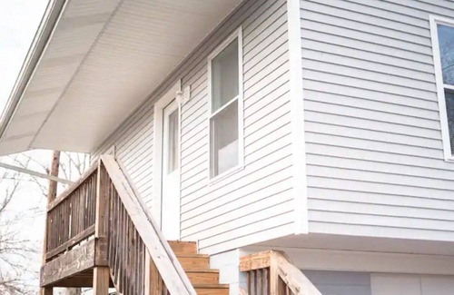 Elizabethtown Apartment | Welcoming Downtown Single Private Upstairs Apartment
