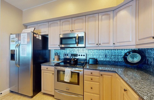 Independence Square Condo | Welcoming Gulf-front condo with pool & hot tub - direct beach access