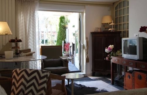 Municipality of Heiloo House | Welcoming Holiday Home in Heiloo with Sunlit Terrace
