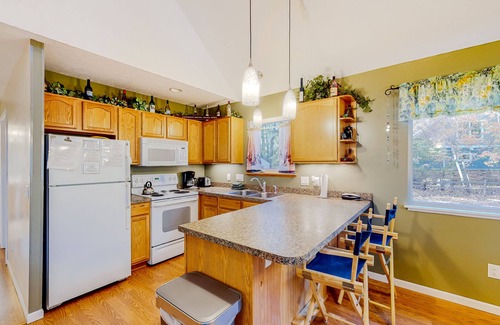 Glen Arbor House | Welcoming home in Downtown Glen Arbor with firepit, fireplace, washer/dryer