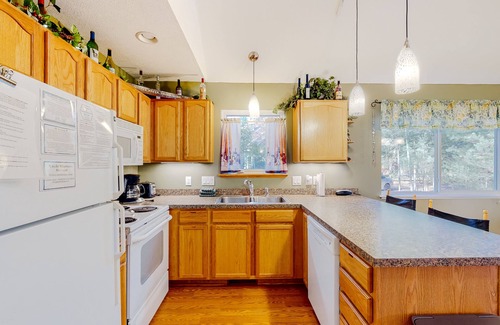 Glen Arbor House | Welcoming home in Downtown Glen Arbor with firepit, fireplace, washer/dryer