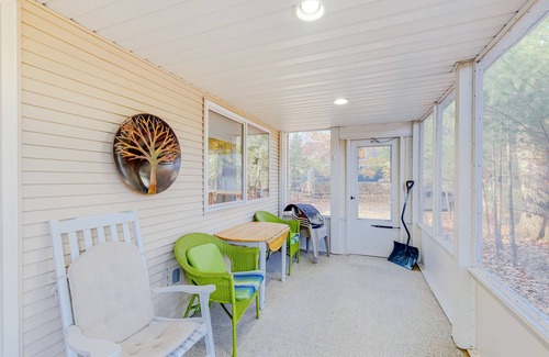 Glen Arbor House | Welcoming home in Downtown Glen Arbor with firepit, fireplace, washer/dryer