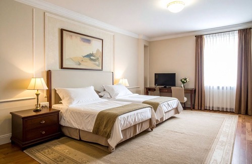Peachtree Center Hotel | Welcoming Hotel in Atlanta with Air Conditioning & Fitness Room