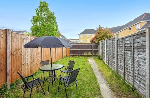 Luton House | Welcoming House with Free Parking and Fast WiFi