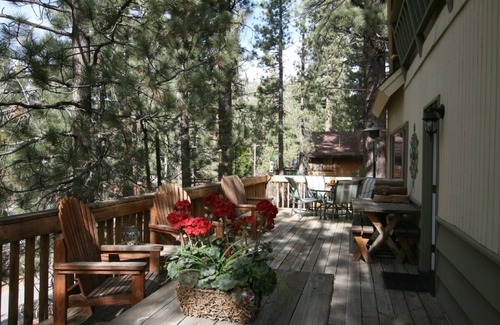 Fawnskin House | Welcoming Mountain Home in the Quiet area of Fawnskin