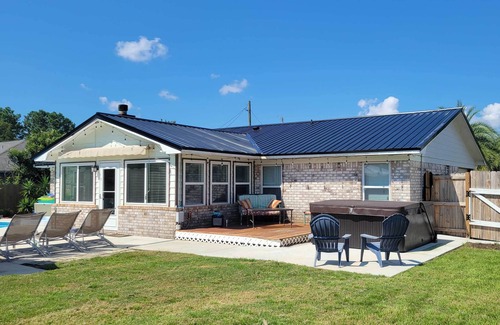Ono Island House | Welcoming Pensacola Home w/Spacious Yard!